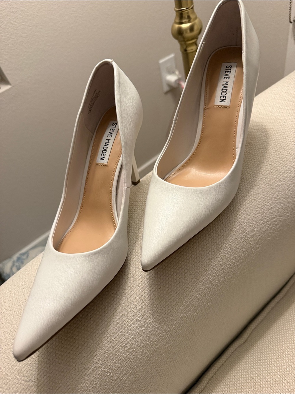 Steve Madden White Pointed Toe Stiletto Pumps